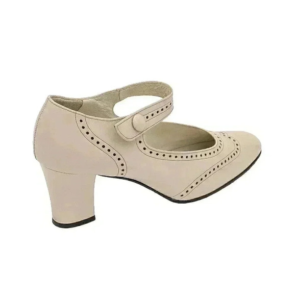 Vintage Mary Jane Pumps - Leather Upper, Leather Sole - Wingtip Detail - Picture 6 of 14